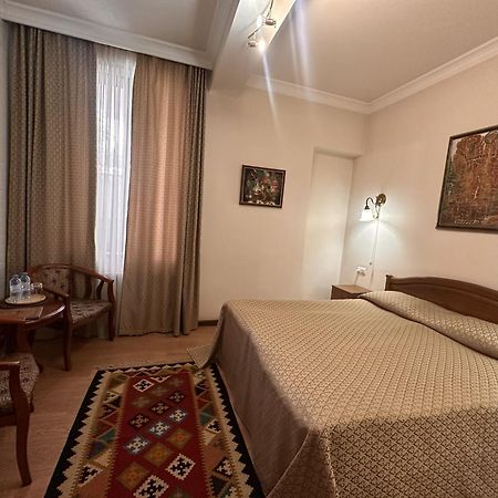 Hin Yerevantsi Hotel Dış mekan fotoğraf