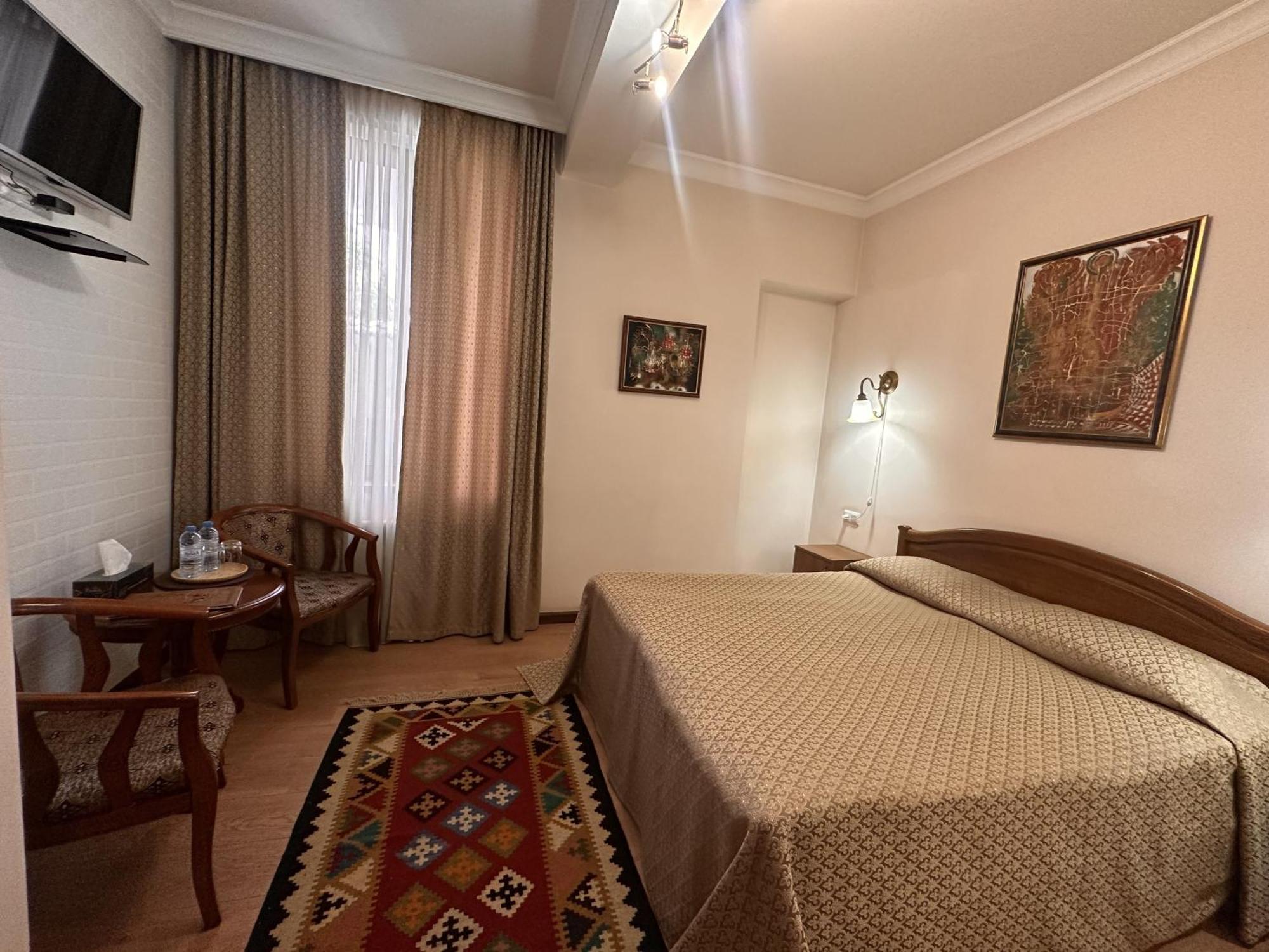 Hin Yerevantsi Hotel Dış mekan fotoğraf