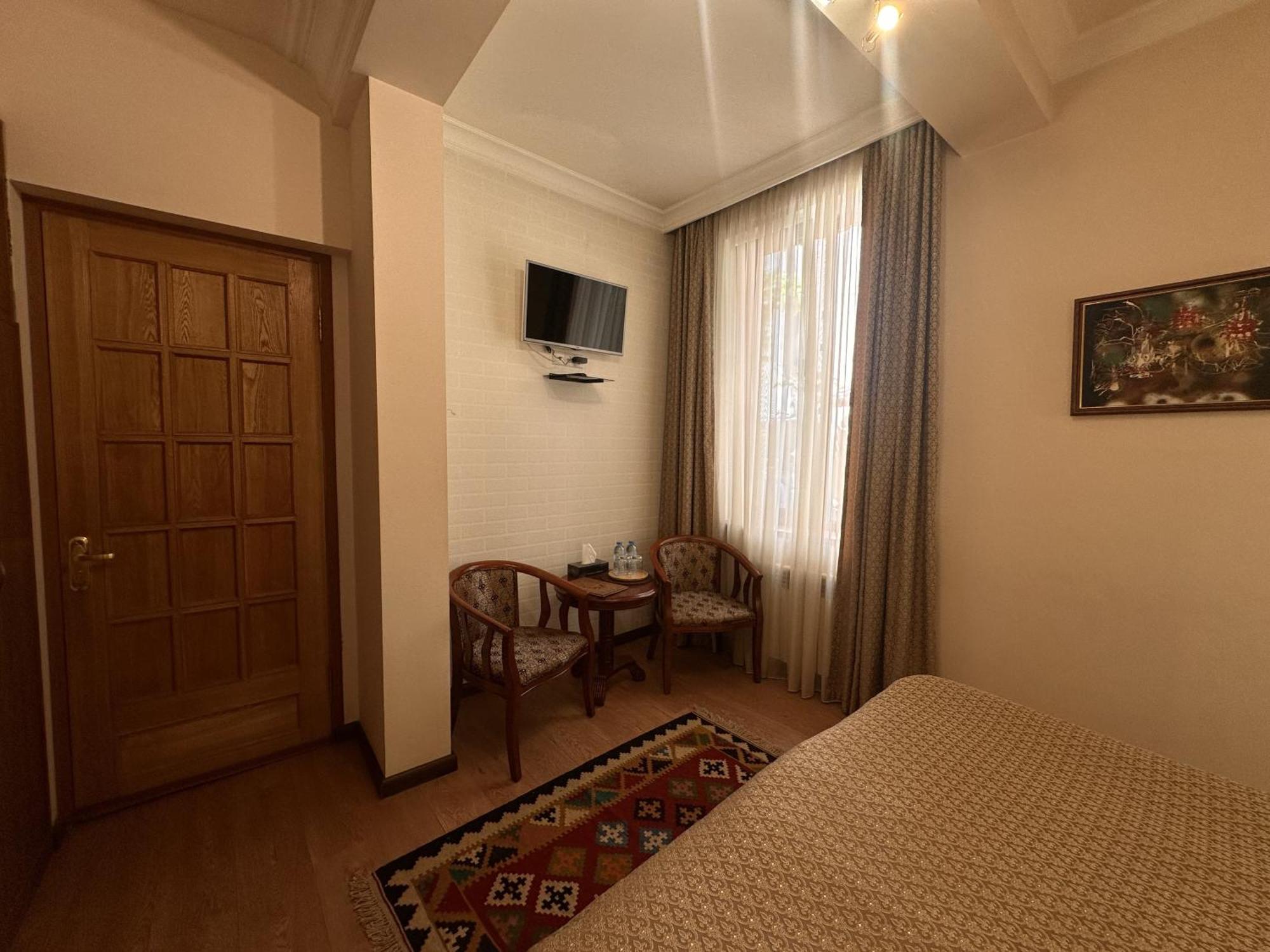 Hin Yerevantsi Hotel Dış mekan fotoğraf